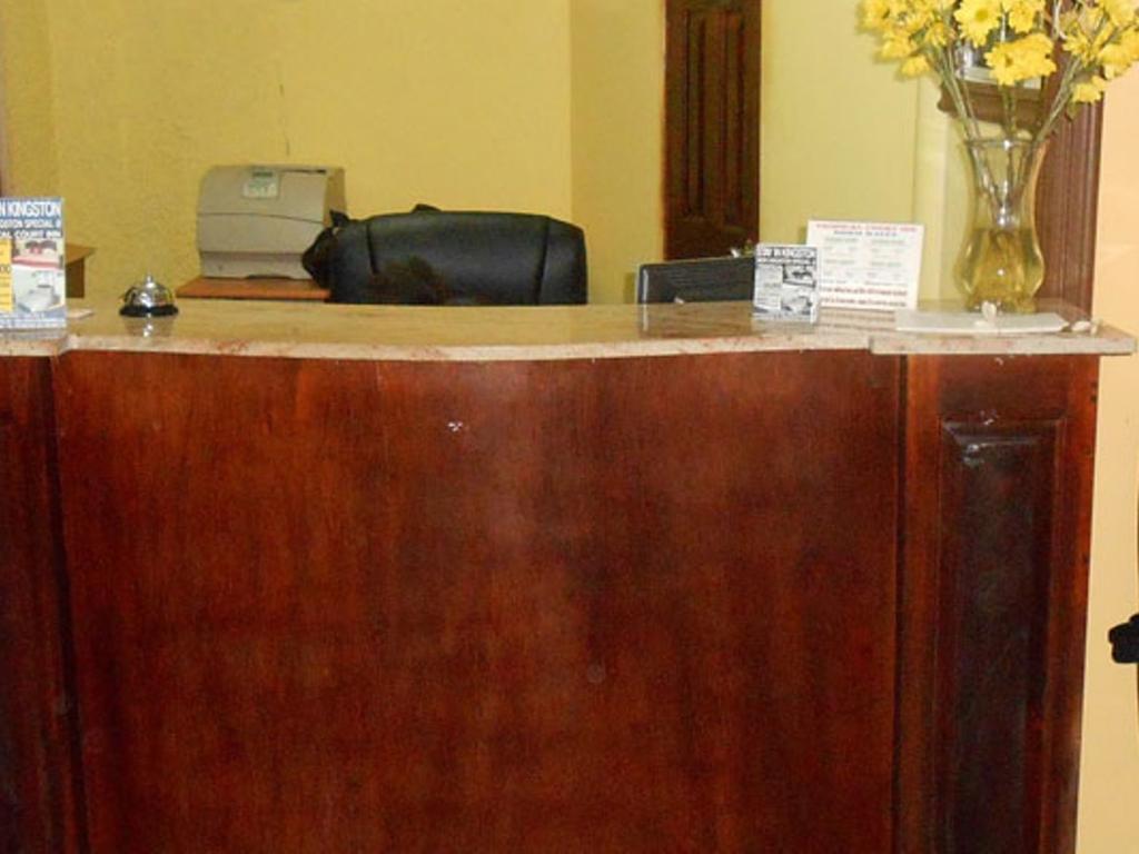 Tropical Court Inn New Kingston Zewnętrze zdjęcie