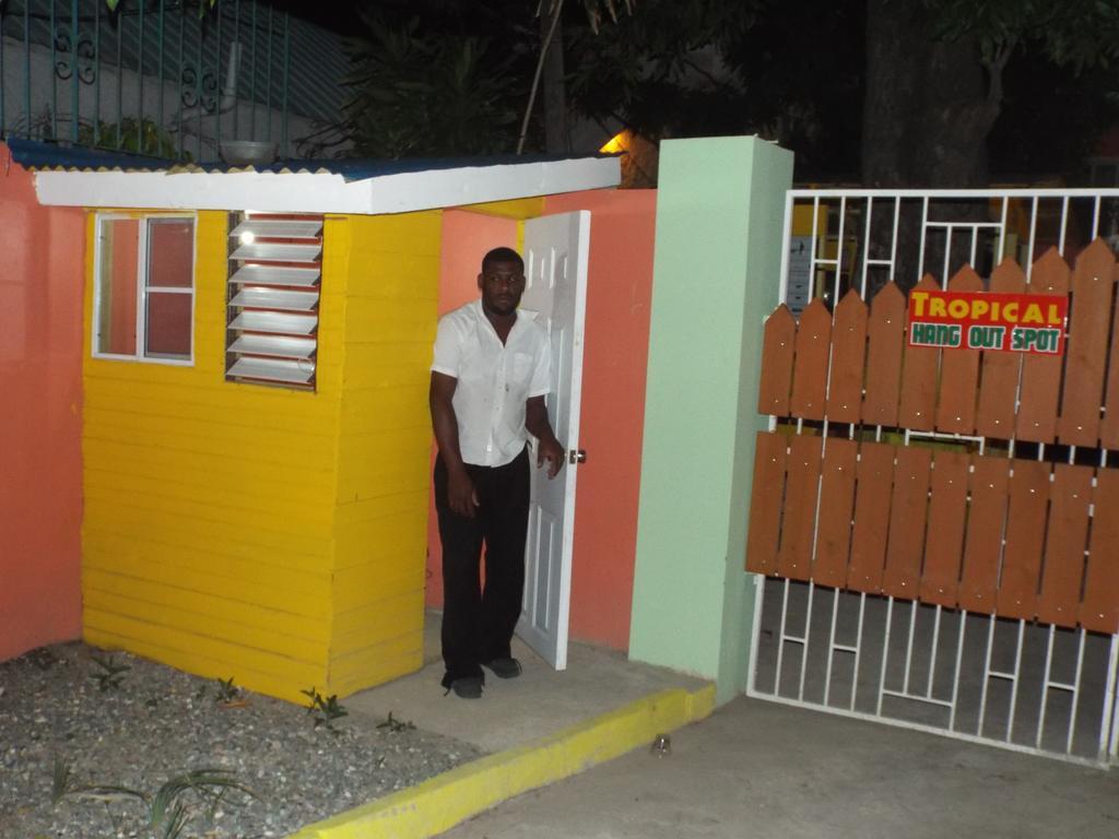 Tropical Court Inn New Kingston Zewnętrze zdjęcie