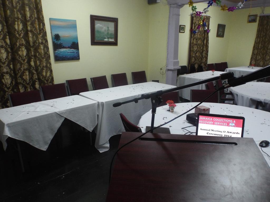 Tropical Court Inn New Kingston Zewnętrze zdjęcie